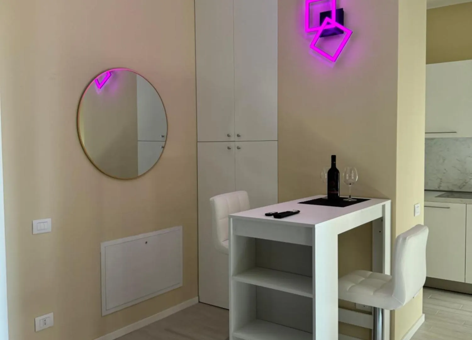 6 Milano Apartment Italy
