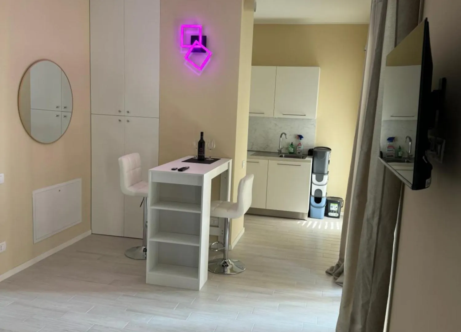 6 Milano Apartment